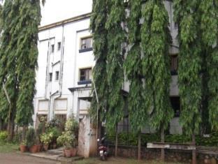 Hotel Indrayani Alandi エクステリア 写真